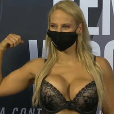 Ebanie Bridges | Youtube.com nuotr. 14