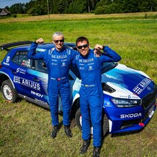 V.Žala į Mažeikius atsiveža Lietuvoje dar nematytą naująjį „Škoda“ ralio automobilį | Vytauto Dranginio nuotr. 2