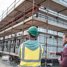 C.McGregoras stato namus šeimoms, neturinčioms savųjų | „Facebook“ nuotr. 2