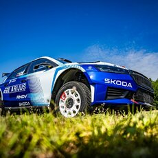 V.Žala į Mažeikius atsiveža Lietuvoje dar nematytą naująjį „Škoda“ ralio automobilį | Vytauto Dranginio nuotr. 1