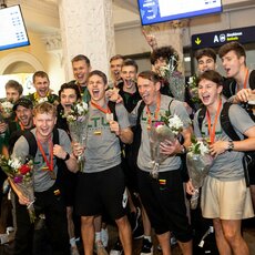 Lietuvos U-20 rinktinė sugrįžo į Lietuvą | Pauliaus Peleckio / BNS foto nuotr. 14