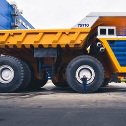 B.Vanagas vairavo didžiausią pasaulio savivartį | Vytauto Pilkausko nuotr. 2