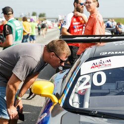 Šventinė „Aurum 1006 km lenktynių“ dalyvių rikiuotė prieš startą | Eriko Ovčarenko / BNS foto nuotr. 6