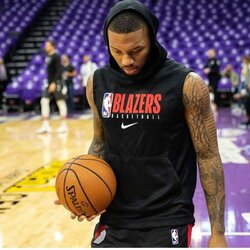 D.Lillardas 4 metams pratęsė kontraktą su „Trail Blazers“, kurio vertė – 196 mln. JAV dolerių. Vien per paskutinį sezoną pagal šį kontraktą jis gaus 54,25 mln. JAV dolerių. Dar apie 10 mln. JAV dolerių jam kasmet moka „Adidas“. | Instagram.com nuotr 2