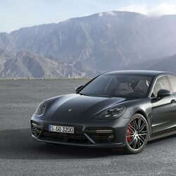 „Porsche Panamera Turbo S“ (sudaužyta), kainavusi 150 tūkst. JAV dolerių | Organizatorių nuotr. 6