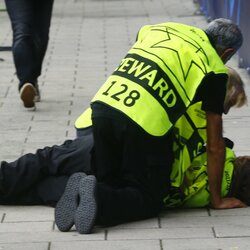 Po C.Ronaldo smūgio – sukniubusi apsaugos darbuotoja | Scanpix nuotr. 3