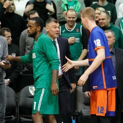 Šarūnas Jasikevičius ir Brockas Motumas | Eriko Ovčarenko / BNS foto nuotr. 1