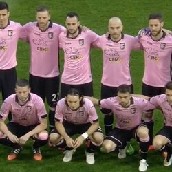 19. „Palermo“ namų apranga. Sezonai: 2014-2015 m. Žymūs žaidėjai: Paulo Dybala. | „X“ nuotr. 2