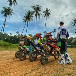 „Zigmas Dakar team“ raliui ruošiasi kartu su Šri Lankos armija | Organizatorių nuotr. 2