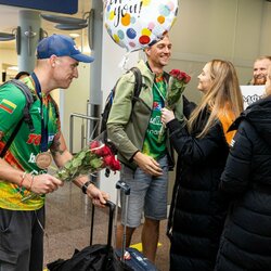 Patriko Stankevičiaus ir Audriaus Knašo sutikimas oro uoste | Pauliaus Peleckio / BNS foto nuotr. 4