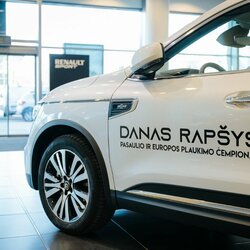 D.Rapšiui įteikti prabangaus automobilio rakteliai | Organizatorių nuotr. 1