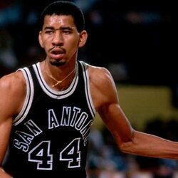 George‘as Gervinas (1972-1986 m.) Karjeros statistika: 25 tšk., 5,3 atk. kam., 2,6 rez. perd., 50 proc. pataikymas iš žaidimo. 9 „Visų žvaigždžių“ rungtynės, „Šlovės muziejaus“ narys. MVP rinkimai: du kartus užimta 2-a vieta. | Scanpix nuotr. 4