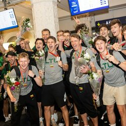 Lietuvos U-20 rinktinė sugrįžo į Lietuvą | Pauliaus Peleckio / BNS foto nuotr. 3