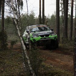 „Organicagro Racing Team“ ekipažui teko adaptuotis prie lietuviško miško (Jordano Jakšio nuotr.) | Organizatorių nuotr. 2
