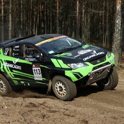 „Organicagro Racing Team“ ekipažui teko adaptuotis prie lietuviško miško (Jordano Jakšio nuotr.) | Organizatorių nuotr. 5