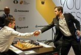 J.Nepomniaščij krachas: rusas vėl grubiai suklydo, M.Carlsenas laimėjo net ir juodosiomis figūromis