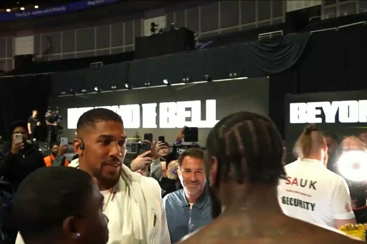 Deontay Wilderis metė iššūkį Anthony Joshua, Derekas Chisora prakalbo apie fiziškai sulaužytą varžovą
