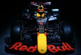 „Red Bull“ pristatė bolidą, kuriuo M.Verstappenas gins titulą, amerikiečių komanda „Haas“ liko ištikima rusiškoms spalvoms