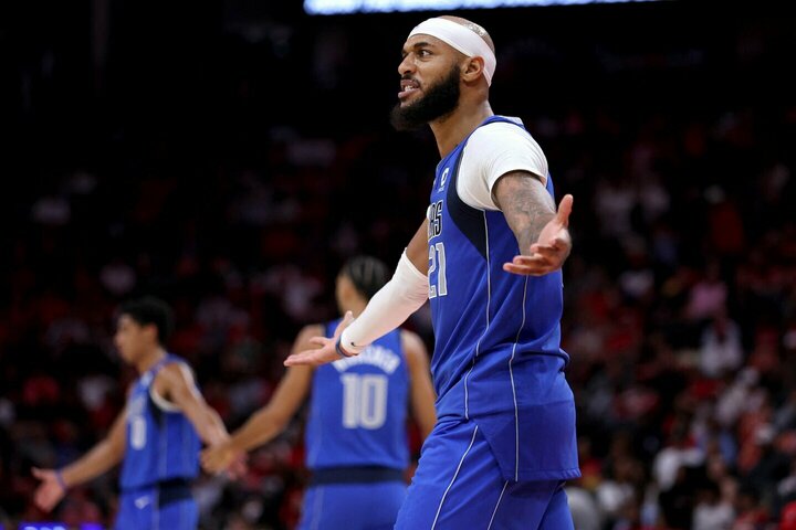 „Warriors“ ieško vidurio puolėjo – susisiekė su „Mavericks“ ekipa