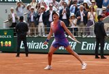 I.Swiatek sutriuškino varžovę ir apgynė „Roland Garros“ čempionės titulą