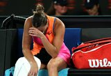 Apsiverkusi ir nusikeikusi Sabalenka: „Komandos nariai dabar vengia manęs“