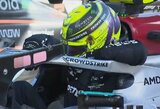 „Mercedes“ sunerimę dėl L.Hamiltono: britas vos išlipo iš bolido, komanda Kanados GP lenktynėms ruoš atsarginį pilotą