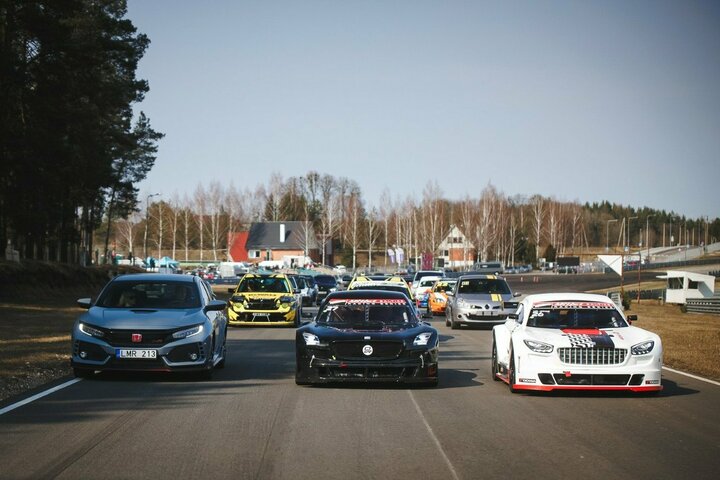 Prieš čempionato startą – nustebinę „Mitjet“ automobilių testai Nemuno žiede