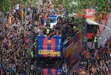 Pamatykite: „Barcelona“ Ispanijos čempionų titulą atšventė gatvėse su gerbėjais