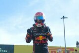 Rekordinį ratą įveikęs Verstappenas nušluostė nosis „McLaren“ pilotams, Hamiltoną žemyn nubloškė bauda
