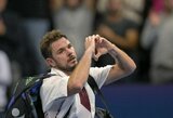 Lemiamu metu apmaudžiai suklydęs S.Wawrinka pralaimėjo ketvirtfinalį, R.Bautista Agutas pergalę atšventė kartu su sūneliu