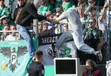 Neįtikėtini vaizdai Vokietijoje: sirgalius atjungė VAR sistemą