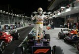 Įspūdingose Las Vegaso GP lenktynėse – baudą gavusio M.Verstappeno pergalė ir paskutiniame rate antrą vietą išplėšęs Ch.Leclercas