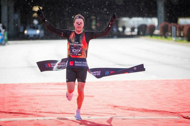 Orų išdaigos nesugadino bėgikų entuziazmo: Kauno maratone spindėjo žinomi sportininkai