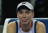 Geriausia pasaulio tenisininkė Kinijoje šventė greitą pergalę, Tokijo olimpinė čempionė sensacingai baigė žygį