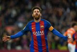 Kova dėl „Auksinio batelio“: L.Messi ant kulnų lipa B.Dostas