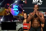 „Aš be kelnių!“: „grybukų“ privartojusi pusnuogė moteris dėl avarijos kaltę suvertė UFC legendai, Jonesas galimai grasino jai mirtimi