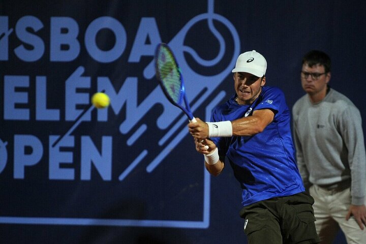 Vilius Gaubas pirmą kartą per tris tarpusavio dvikovas pralaimėjo Peru tenisininkui