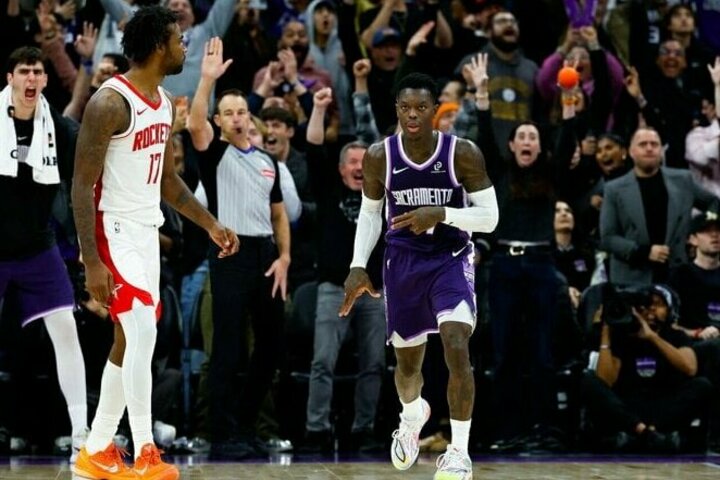 Schroderio tritaškis lėmė „Kings“ pergalę prieš „Rockets“