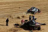 C.Sainzas baigia kovą Dakare: jaučia skausmus krūtinėje ir išvyko į ligoninę, automobilis nebus pataisytas