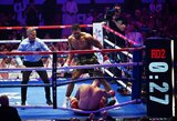 Du nokdaunus pirmajame raunde išgyvenęs Anthony Joshua nokautu nugalėjo Albanijos kovotoją