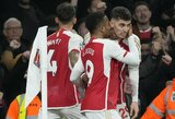 Grubi A.Ramsdale‘o klaida nesutrukdė „Arsenal“ nugalėti „Brentford“ ir laikinai pakilti į „Premier“ lygos viršūnę