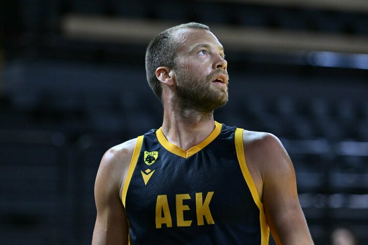 Lekavičius rinko svarbius taškus, o AEK išvargo pergalę prieš suomius