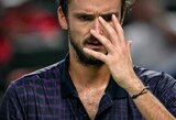 Medvedevas garbingai pralaimėti nemoka – po pergalingo varžovo taško puolė prie teisėjo: „Tą sumautą rankšluostį jis naudojo po kiekvieno taško“