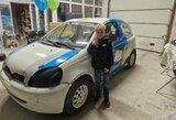 Dešimtmetis plungiškis G.Geležinis iš mažojo bagio sėda į kėbulinį automobilį