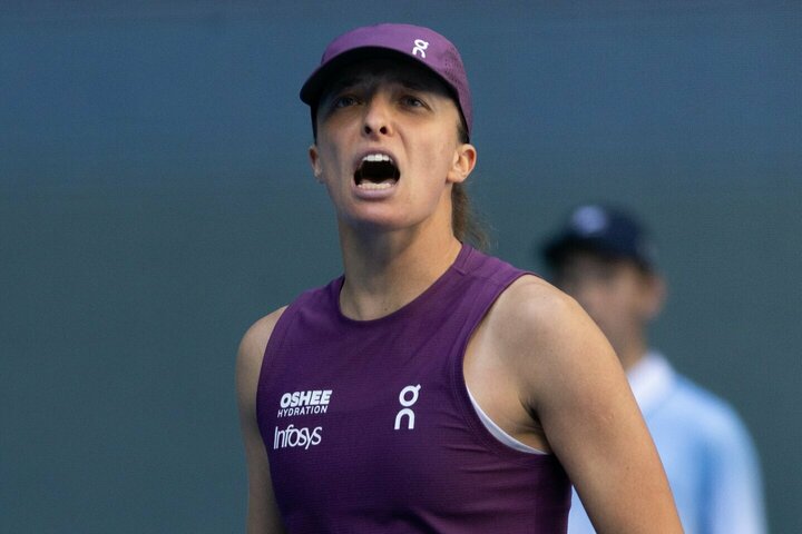 Swiatek įveikė olimpinę vicečempionę, Gauff užbaigė 16-metės pasaką