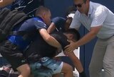 Neraminantys vaizdai ATP 500 turnyre: W.Yibingas sukniubo ir nebaigė mačo