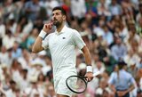 Djokovičius įsibėgėjo: serbas Vimbldone be vargo eliminavo Tsitsipą