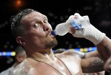 Oleksandras Usykas atsisakė vieno iš čempiono titulo