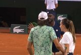 „Nustok vaidinti kietuolį“: „Roland Garros“ turnyre tenisininkus puolė raminti teisėja