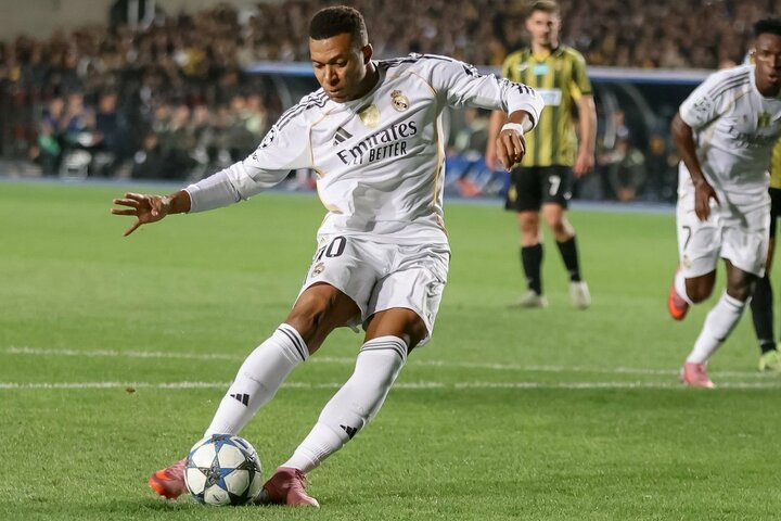 Kylianas Mbappe pelnė „hat-tricką“, „Real“ triuškino varžovus Kazachstane